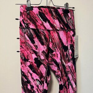 Lululemon, Wonder Train High Rise Crop, Size 6, 21" inseam